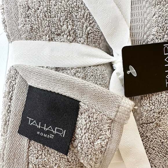 Tahari Home 2 Piece Hand Towels Set 100% Cotton Light Gray BRAND NEW WITH TAGS! - Picture 3 of 5